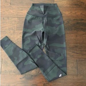 Alo Vapor High Waist Leggings in Hunter Camo
